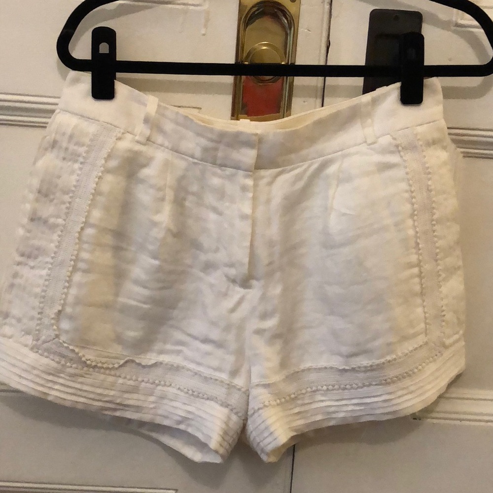 Linen shorts with lace trim